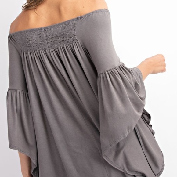 Last 1 ‼️ Off Shoulder Smocked Top - Picture 3 of 4